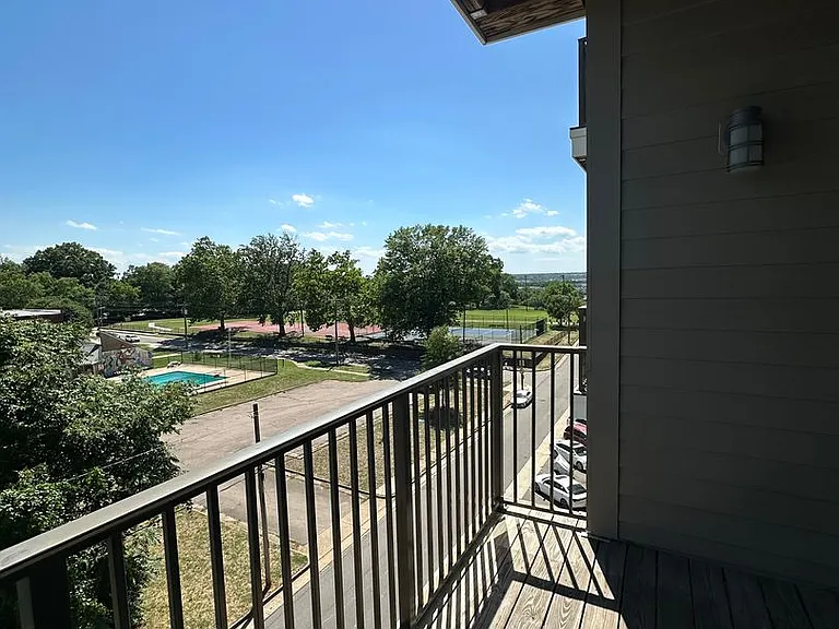 Artisan Hill — Photo 40