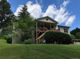 5 Fender Ln, Candler, NC 28715