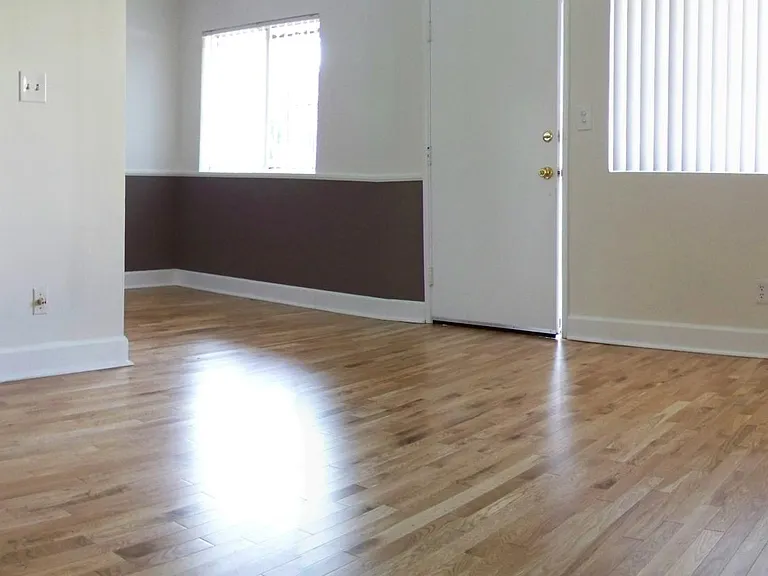 1422 N Serrano Ave #7 — Photo 11