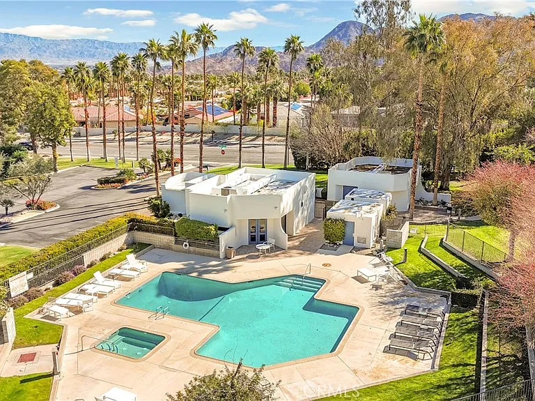 48792 Desert Flower Dr — Photo 43