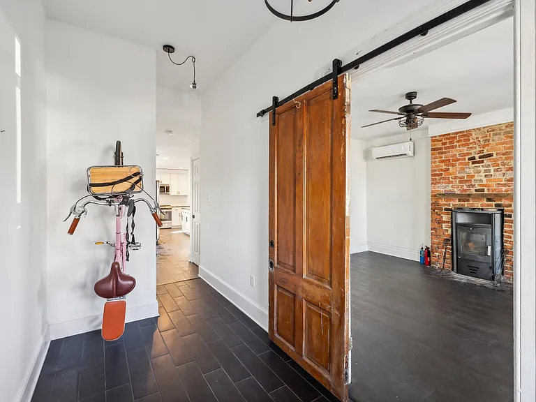 113 S Laurel St #A — Photo 6