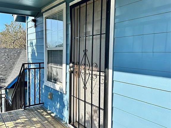 2nd image of 308 W James St #1/2