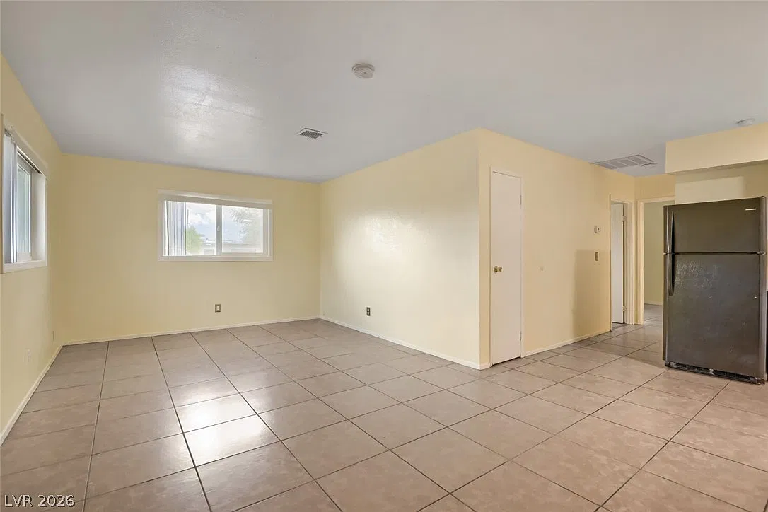 2 bed, 1.0 bath, 1832 sqft, $1,150 — Photo 4