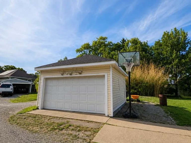 detached garage