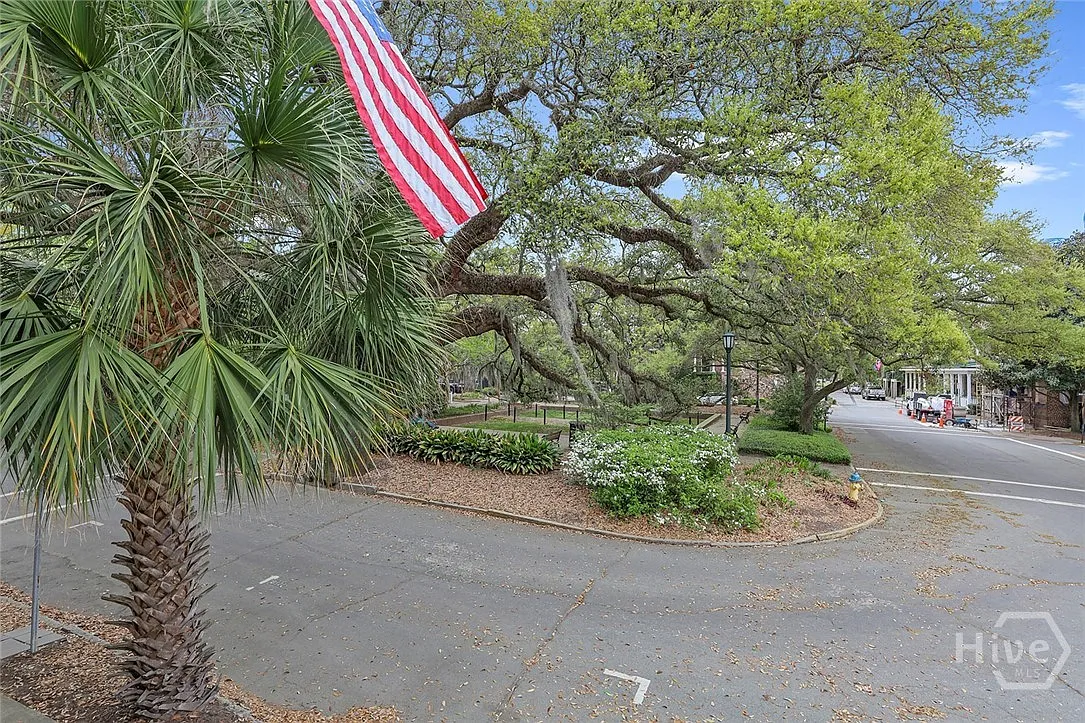 2 bed, 2.5 bath, 2464 sqft, $5,000 — Photo 4