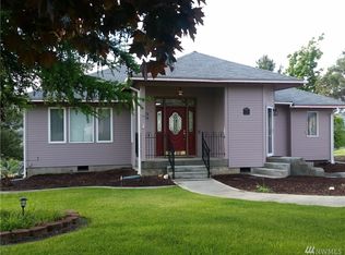 9 Sky Ln, Okanogan, WA 98840