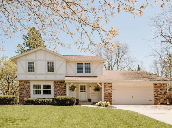 512 Bel Aire DRIVE, Thiensville, WI 53092