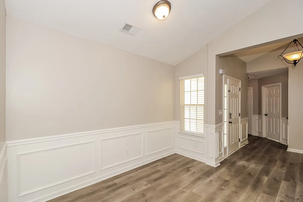 3 bed, 2.0 bath, 1382 sqft, $1,795 — Photo 4