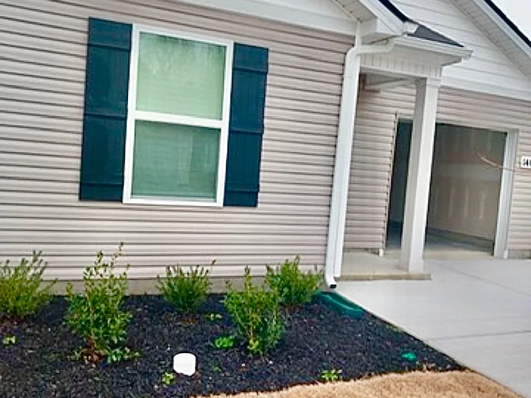 1409 Prescott Ln — Photo 2