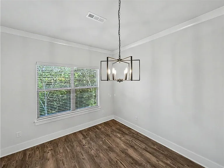 24 Cromarty Dr — Photo 8