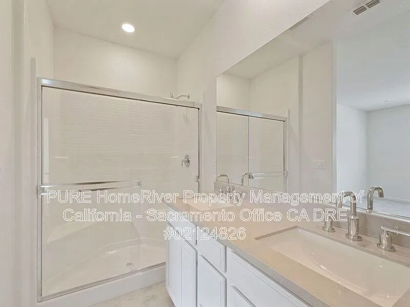 3 bed, 2.0 bath, 1811 sqft, $2,795 — Photo 3