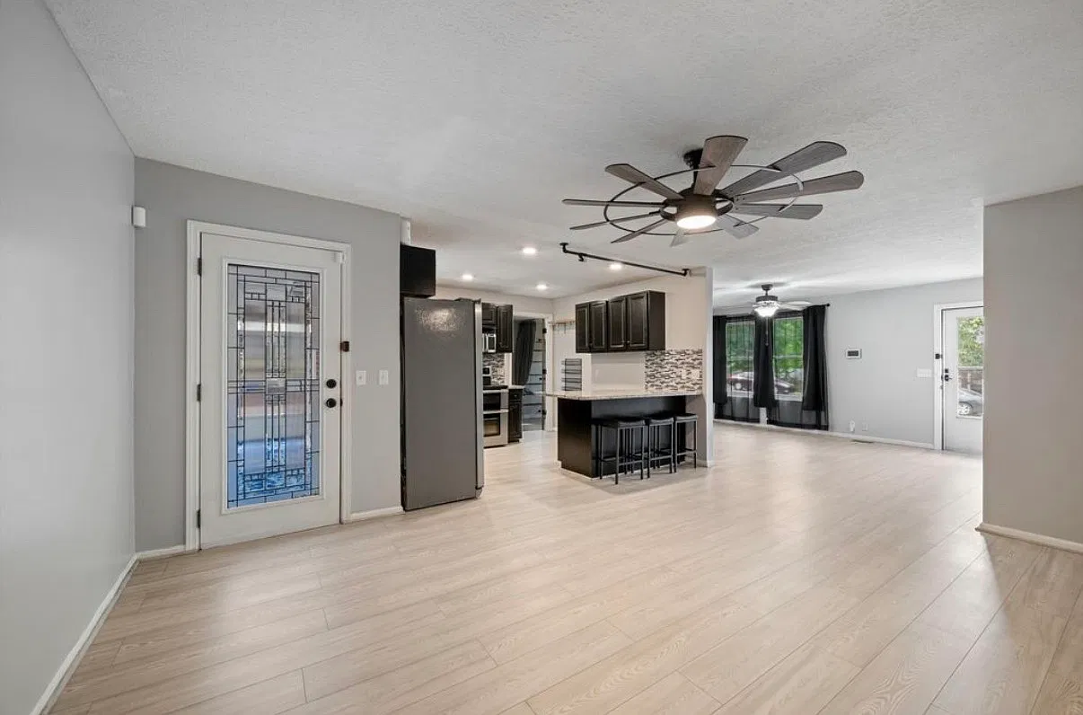 208 Bass Dr — Photo 4