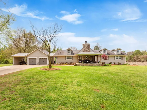 203 Frank St, Talladega, AL 35160