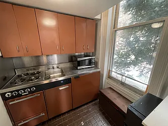 Rented by R New York