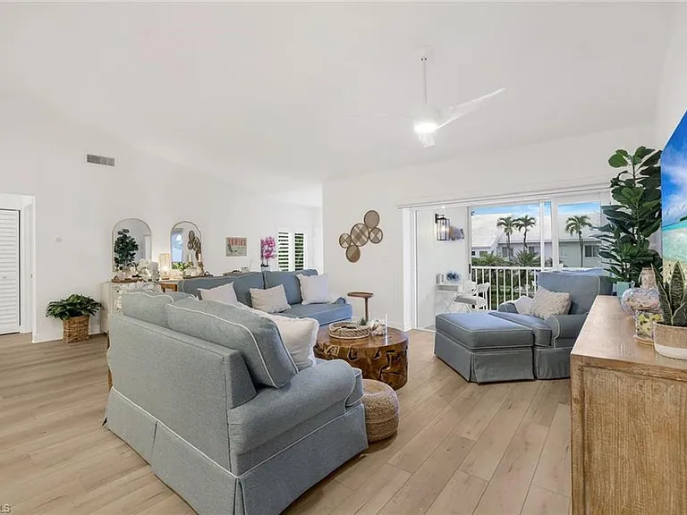 790 Willowbrook Dr #305 — Photo 4