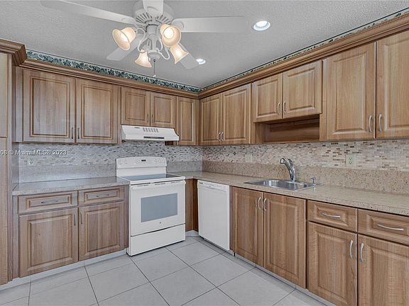 4th image of 1965 NW 18th St APT 203