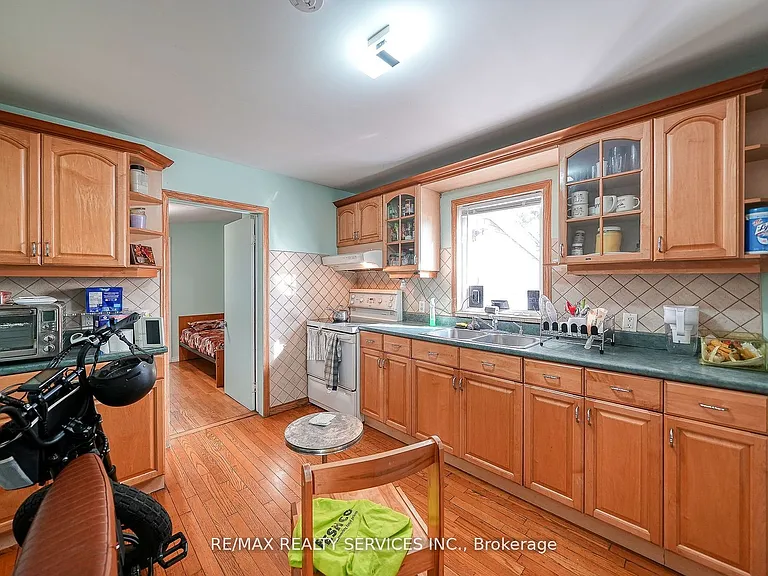 24 Norlan Ave — Photo 16