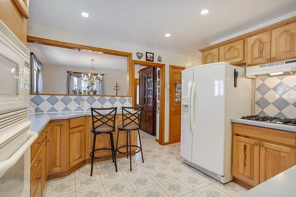 10 Greenbrook Rd — Photo 3