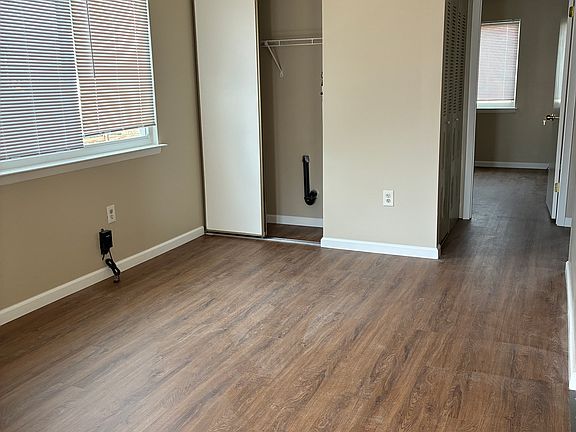 5th image of 295 Shirley Dr #1