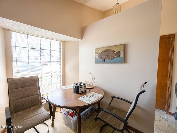 5th image of 1261 MONTECELLO Drive #B