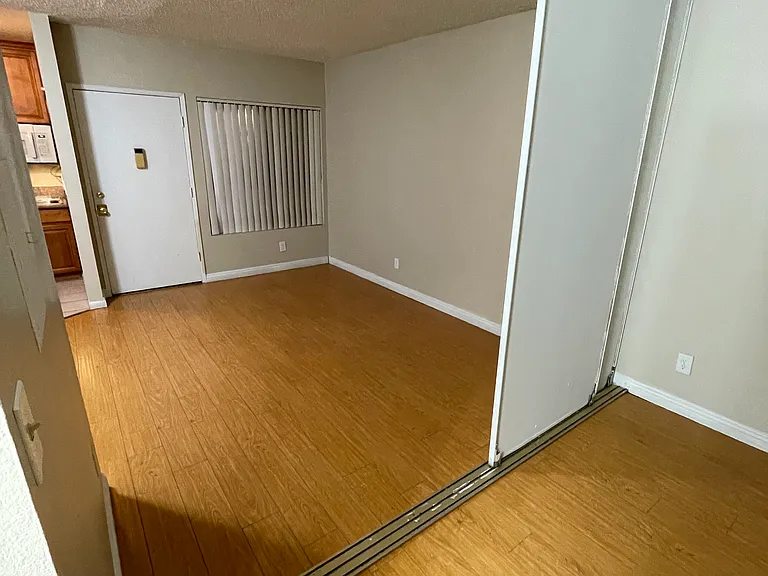 6944 Kester Ave — Photo 14
