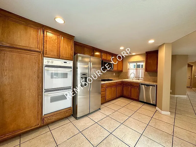 25823 Dickens Ct — Photo 6