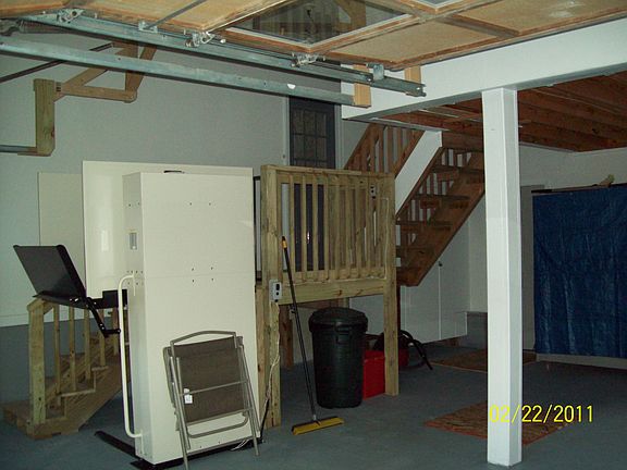 Garage handicap lift