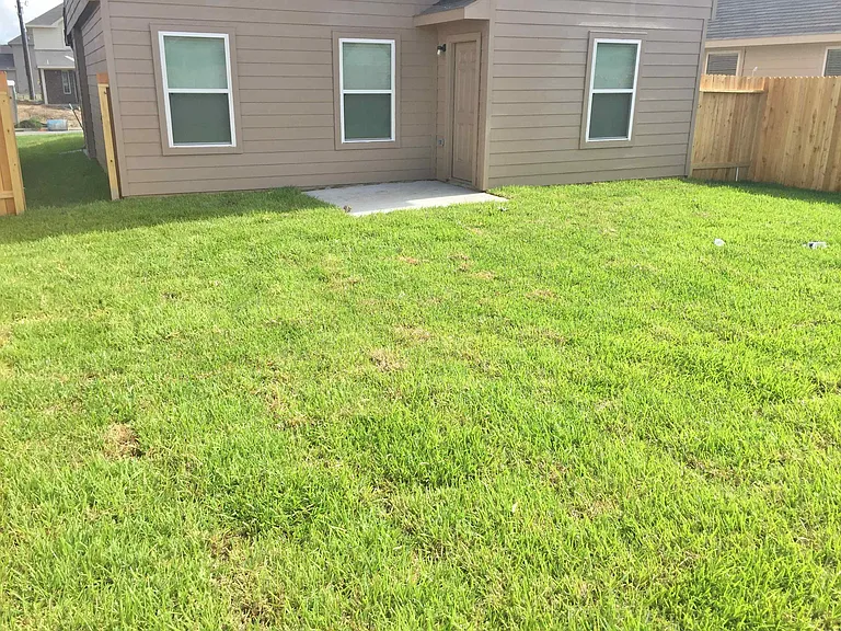 19031 Moynihan Dr — Photo 3