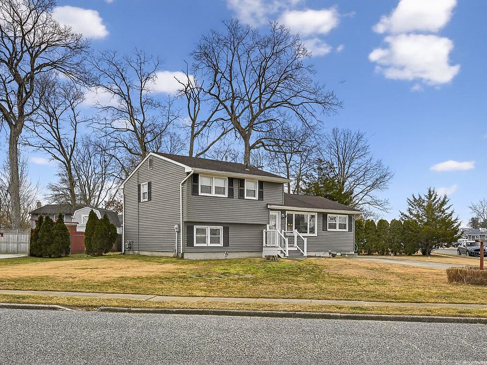 1st image of 200 Willow Dr N