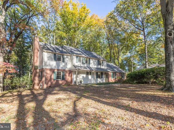 70 Sandywood Dr, Doylestown, PA 18901
