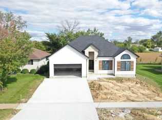 95 Prairie View Ct, Clinton, IA 52732