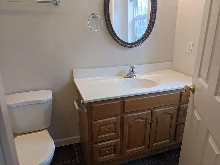 225 Crown Ct — Photo 6