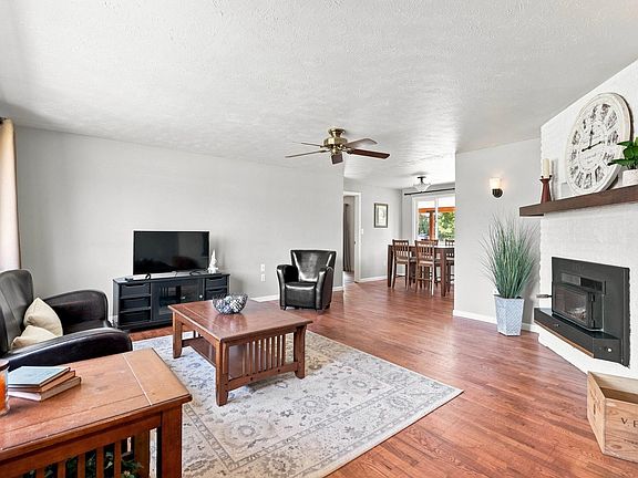 4th image of 10510 E Desmet Ave