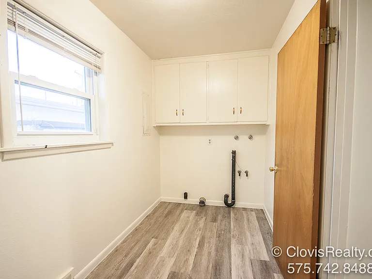 317 Murray Dr — Photo 10
