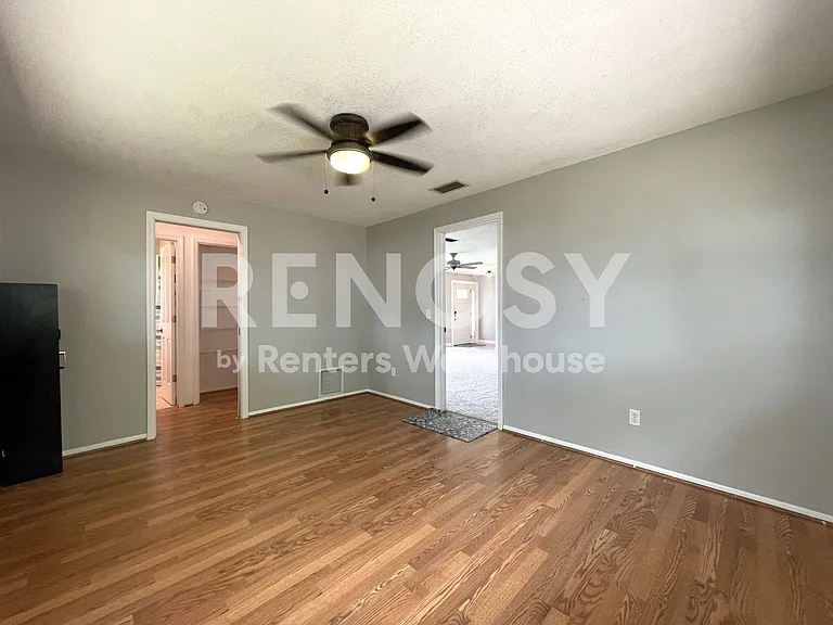 802 Embassy Rd — Photo 17