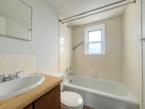 4th image of 53 Linda Dr APT 4