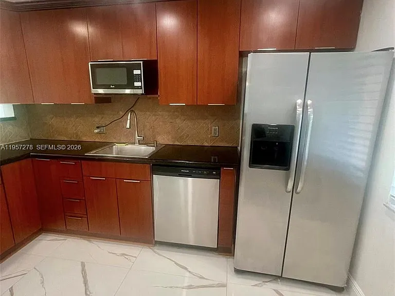 403 Lakeview Dr #106 — Photo 2