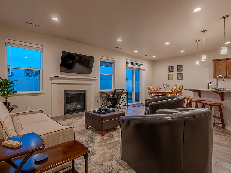 18522 White Rose Pl — Photo 3