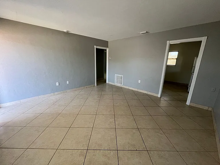 2154 Inner Cass Cir — Photo 3