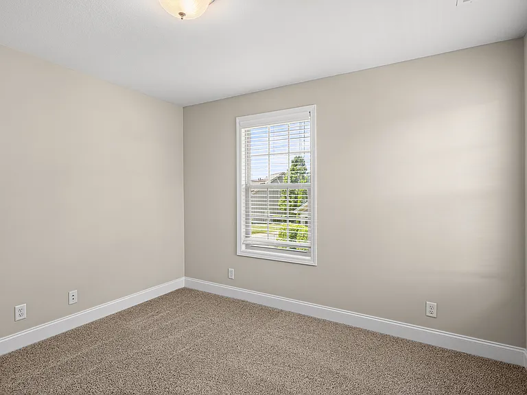58 Burlington Ln — Photo 18