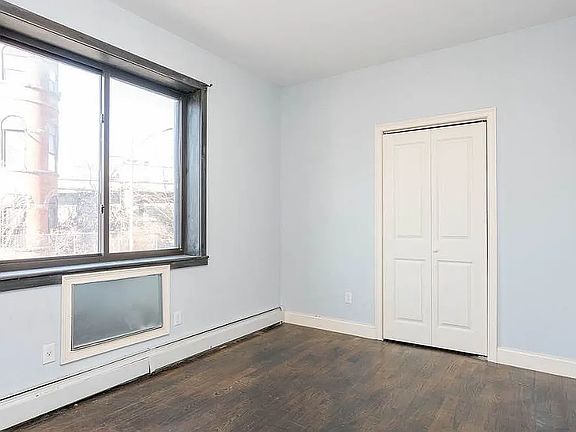 5th image of 949 Willoughby Ave #3