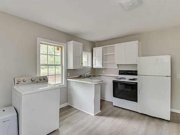 4th image of 1933 George Rd #B