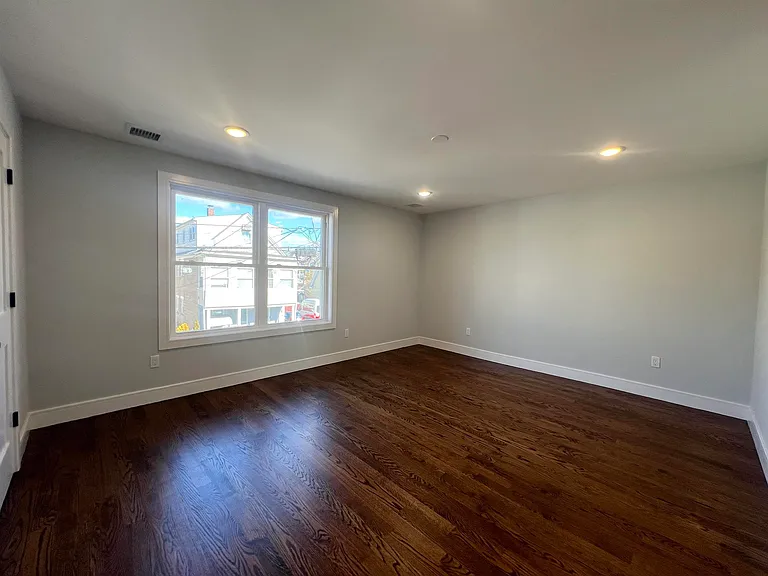 48 Tuttle St #B — Photo 5