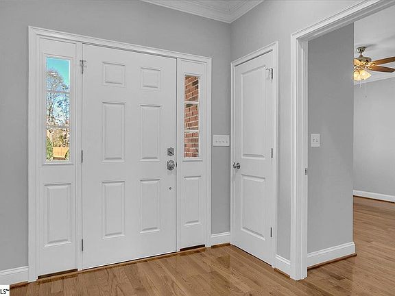 5th image of 305 Redspire Dr