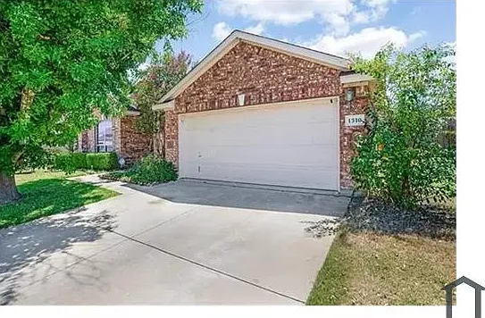 5 bed, 2234 sqft, $4,300 — Photo 2
