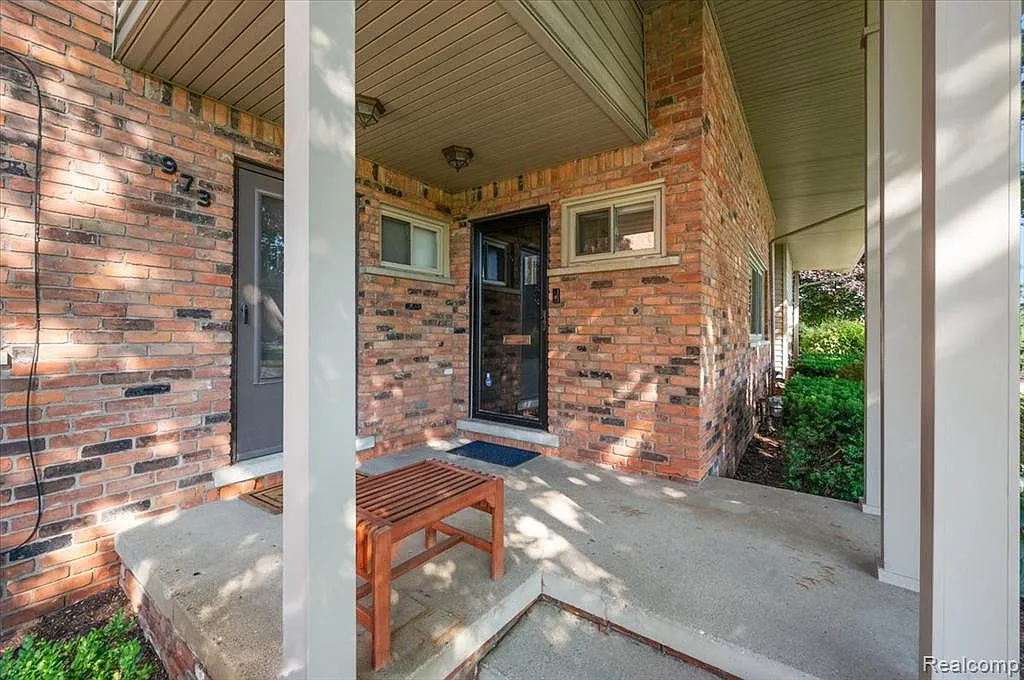 2 bed, 1.5 bath, 1304 sqft, $3,500 — Photo 4