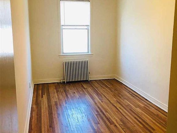5th image of 2222 47th St