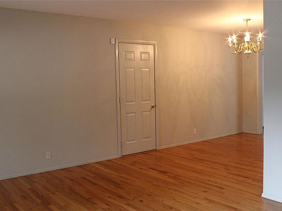 4th image of 2565 Dresden Dr
