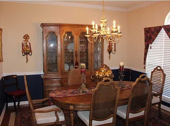 4th image of 8530 Hampshire Dr