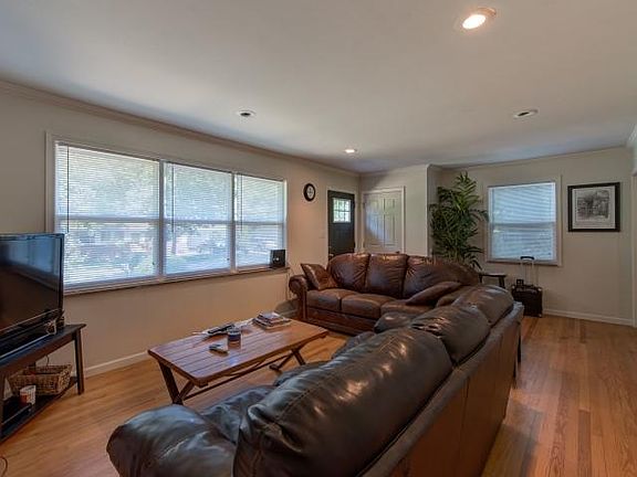 3rd image of 3236 Ginn Dr